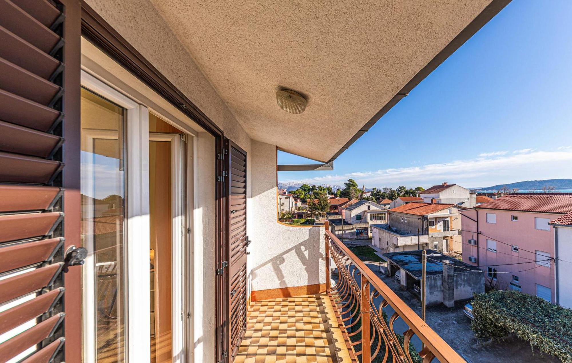 Gorgeous Apartment In Kastel Kambelovac With Wifi Kaštela Exterior foto